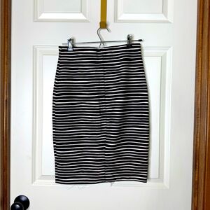 Loft Black and White Bodycon Stretch Skirt in XXS barely worn